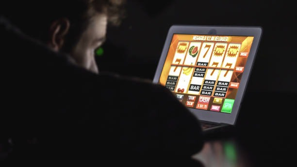 Roulette with real-time betting Roulette table with betting layout and live stream